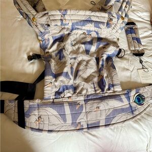 Artipoppe Monogomy Carrier in Excellent Condition